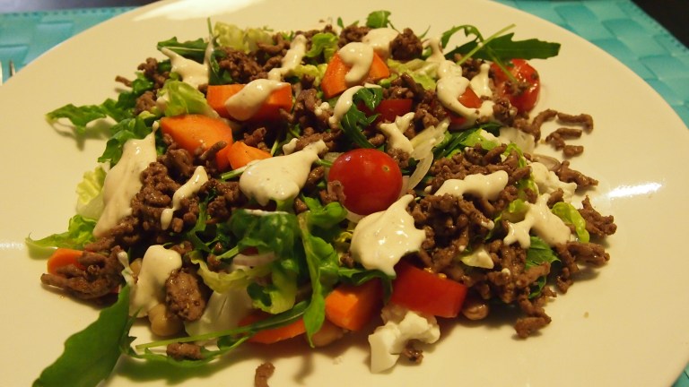 jauheliha, jauhelihasalaatti, salaatti