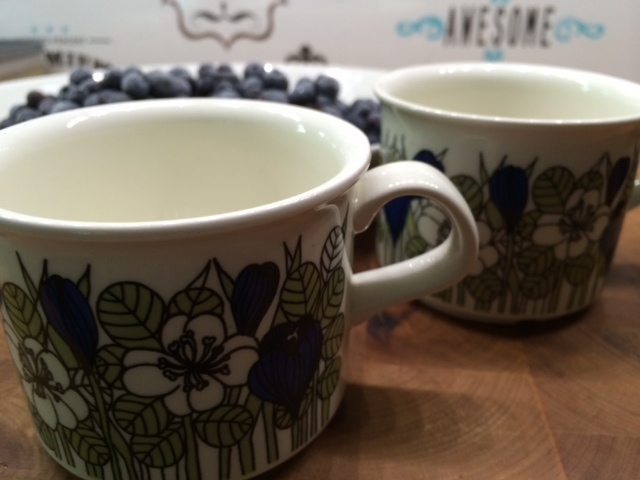 mustikka, mustikkapiirakka, krokus, arabia, leivonta