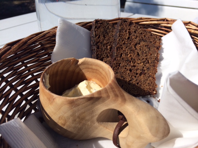 ravintola saari, kesä, kesäruokaa, lounas, saaristolaisleipä, voi