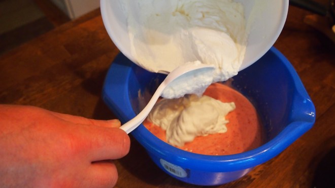 vadelmajäädyke, jäädyke, turkkilainen jogurtti, kerma, kermavaahto, vadelma