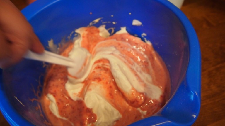 vadelmajäädyke, jäädyke, turkkilainen jogurtti, kerma, kermavaahto, vadelma