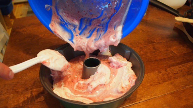 vadelmajäädyke, jäädyke, turkkilainen jogurtti, kerma, kermavaahto, vadelma