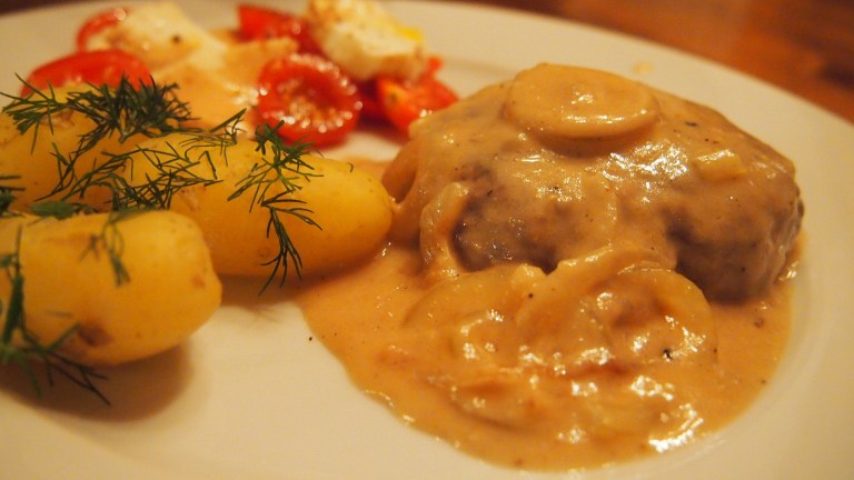 jauheliha, paistijauheliha, sipulipihvit, siikli, uudet perunat