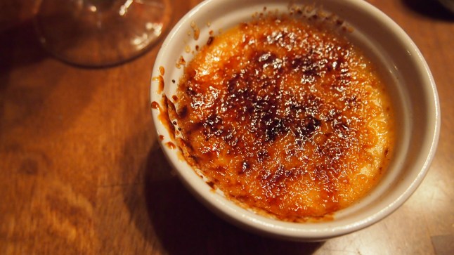 creme brulee, rosmariini