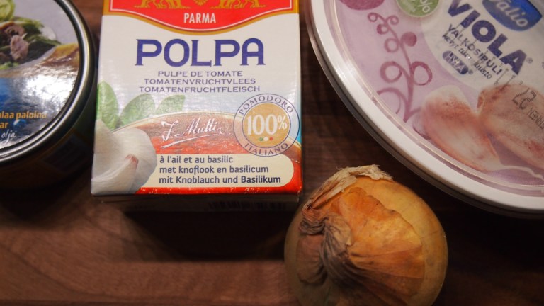 tomaattimurska, mutti, sipuli, valio, viola, valkosipuli, tonnikala