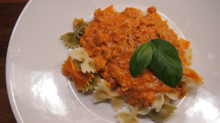 tonnikalapasta, pastakastike, pasta, tonnikala, basilika