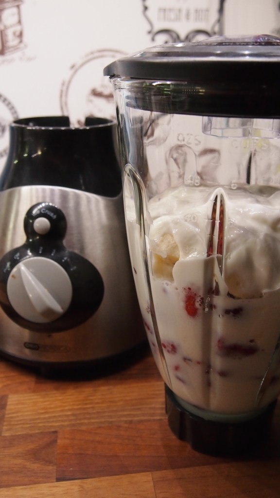 vadelma, mansikka, smoothie, jogurtti, maito, valio