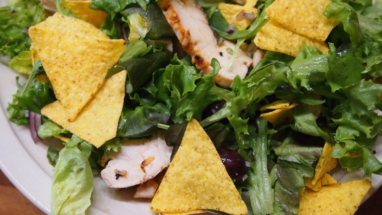 kana-nachosalaatti, la chinata